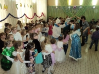 reg-school.ru/tula/yasnogorsk/mkou_dod_ddt/news/20141230_Novogod_skazka_03.jpg